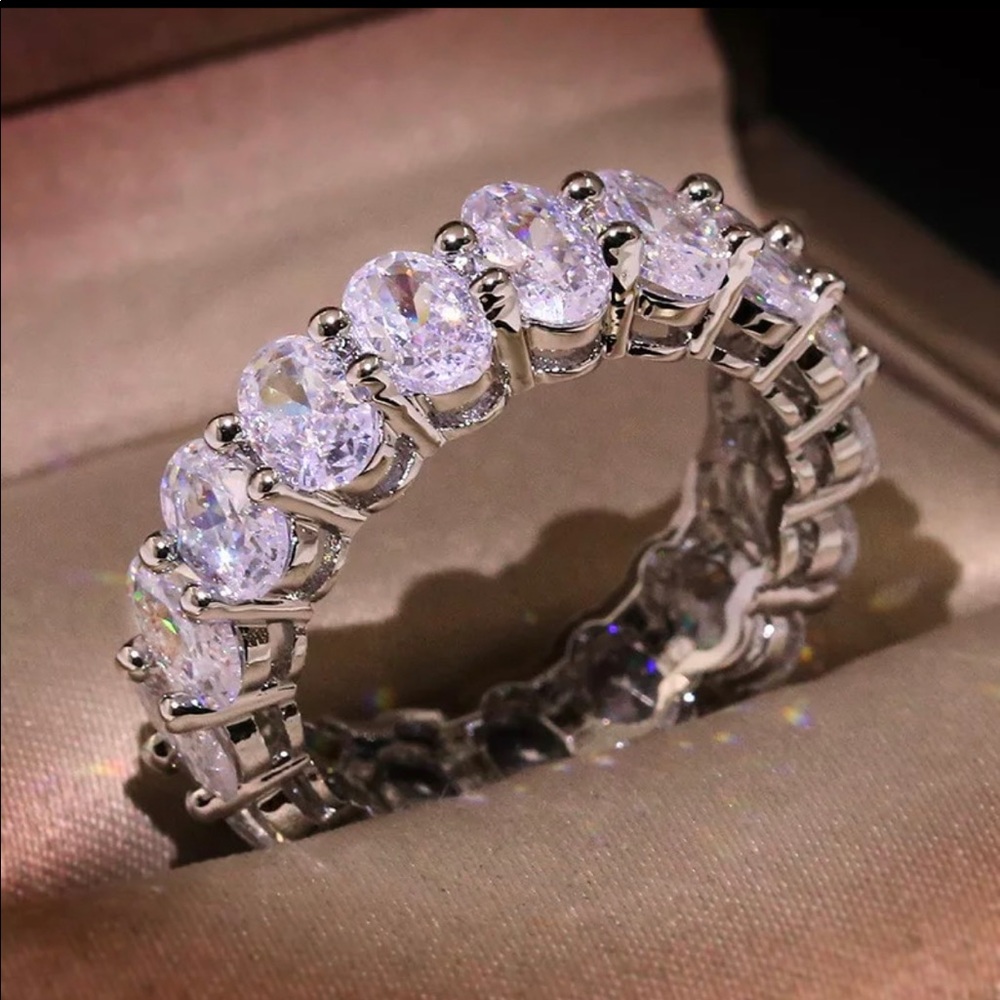 925 sterling silver Luxury Oval Cubic Zirconia Ring - Picture 1 of 4
